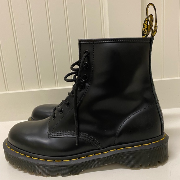 Dr. Martens 1460 Smooth Leather Lace Up Boots - Picture 4 of 9